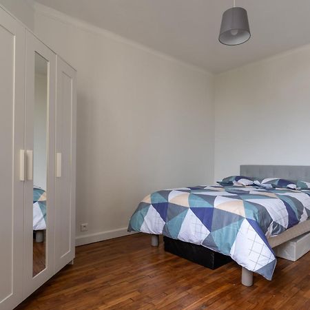 Charmant 2 Pieces Pour 4 Personnes A Courbevoie Apartment Exterior foto