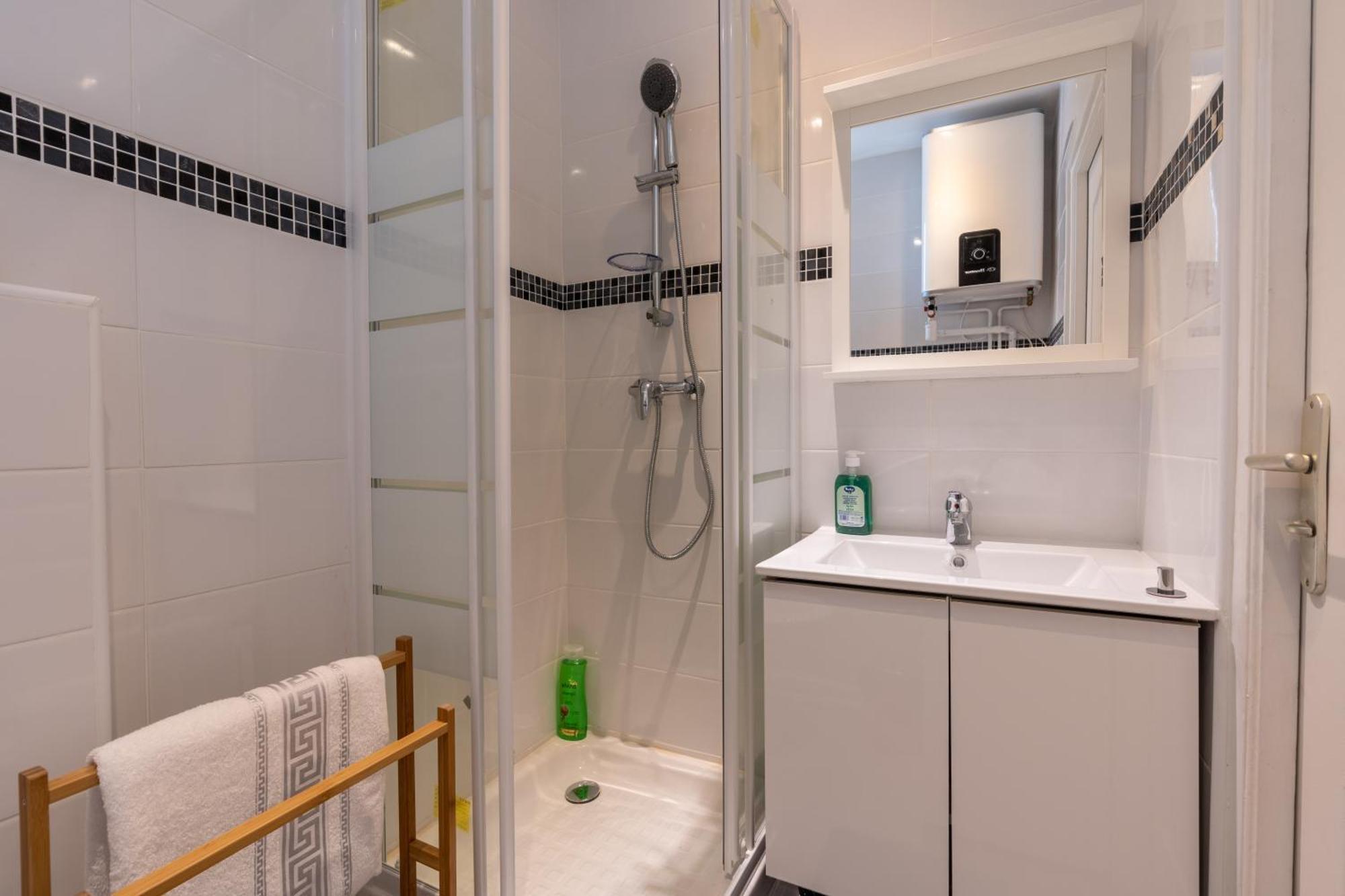 Charmant 2 Pieces Pour 4 Personnes A Courbevoie Apartment Exterior foto